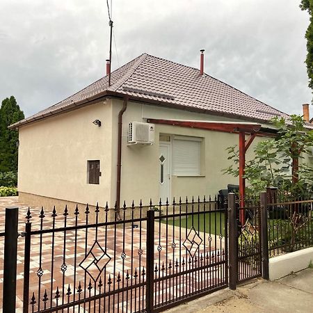 Adam Apartman ハイデゥソボスロー エクステリア 写真