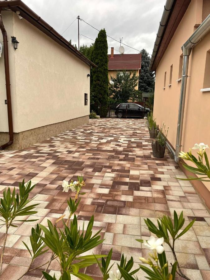 Adam Apartman ハイデゥソボスロー エクステリア 写真